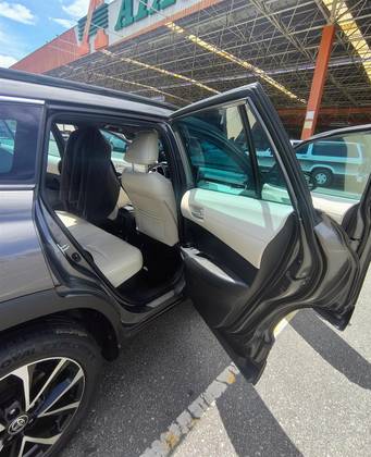 TOYOTA COROLLA CROSS 1.8 VVT-I HYBRID FLEX XRX CVT